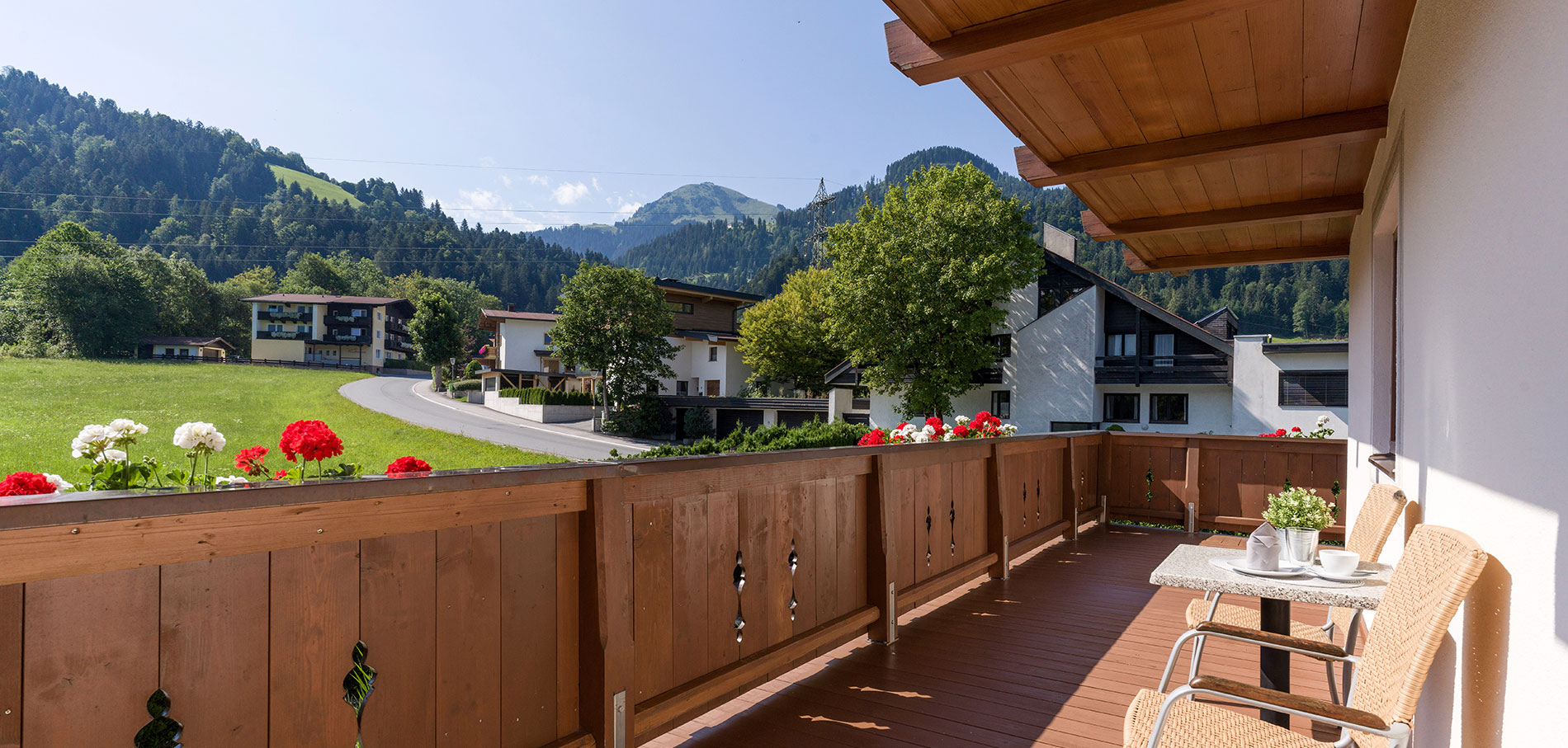 Foto: Balkon vom Appartement Ferienwohnung Brandstadl im Last Minute Urlaub mit Hund in Tirol Söll Wilder Kaiser