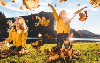 Photo: 2 girls in the fall at the apartment house of your vacation apartment on vacation with dog in Söll Wilder Kaiser Austria Tirol.