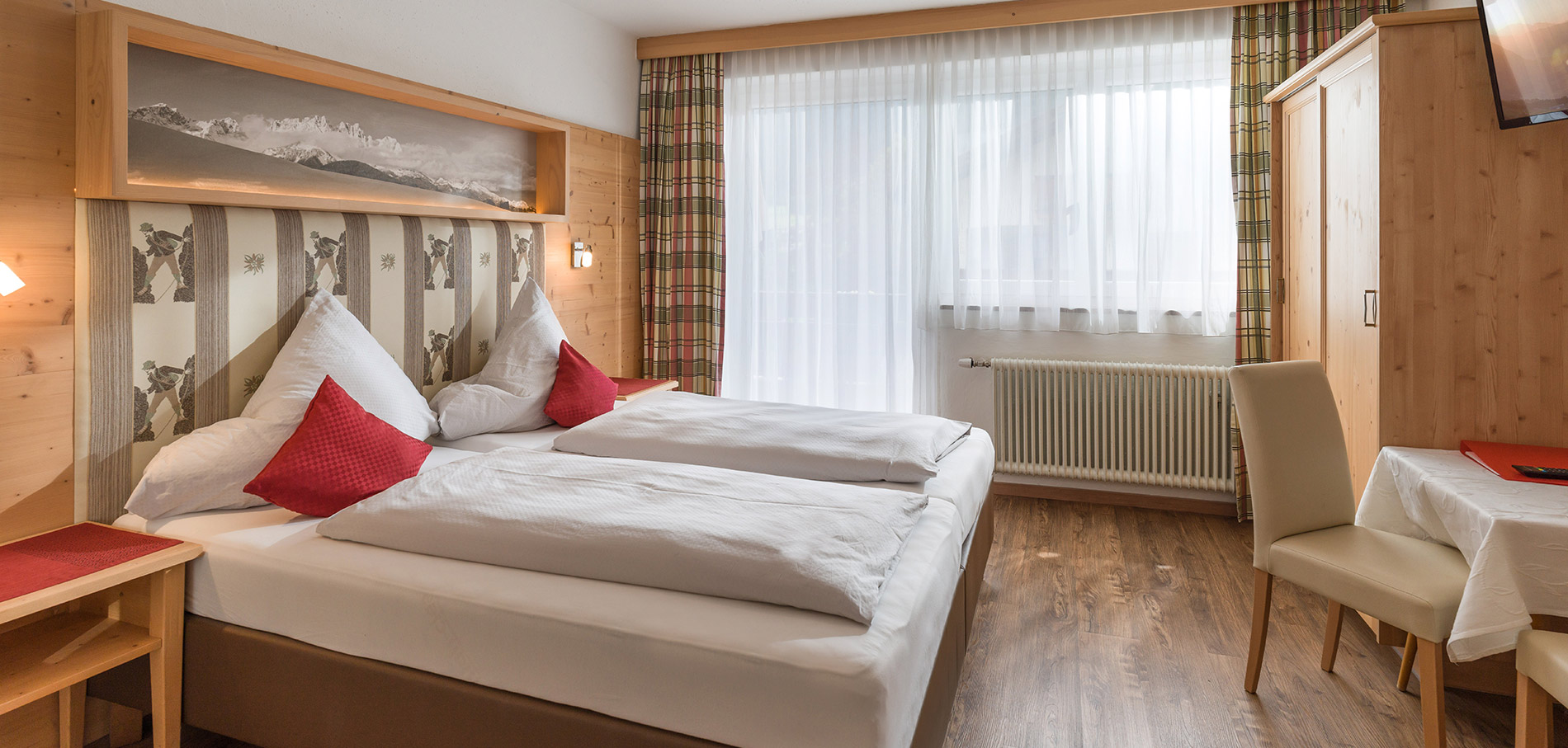 Foto: Dreibettzimmer im Hostel in Söll in Tirol