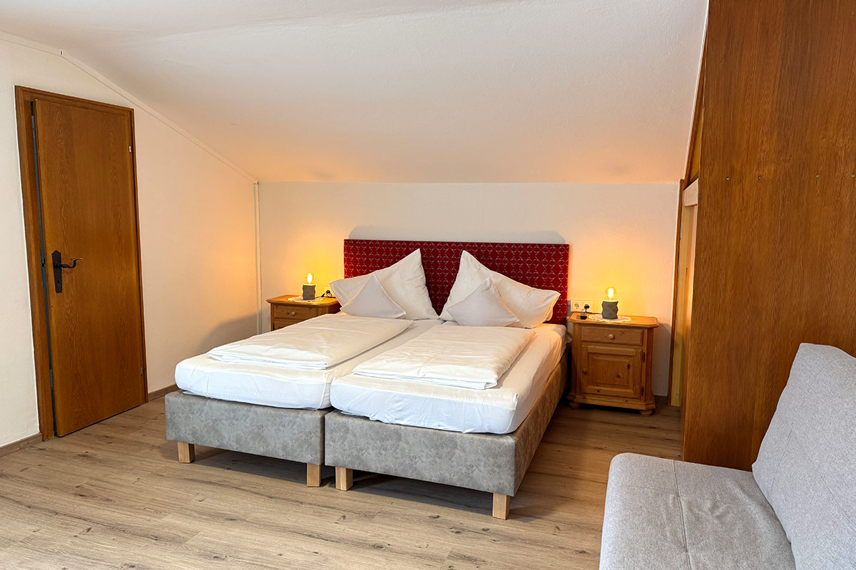 Quadruple and triple rooms in Söll in Tyrol affordable accommodation